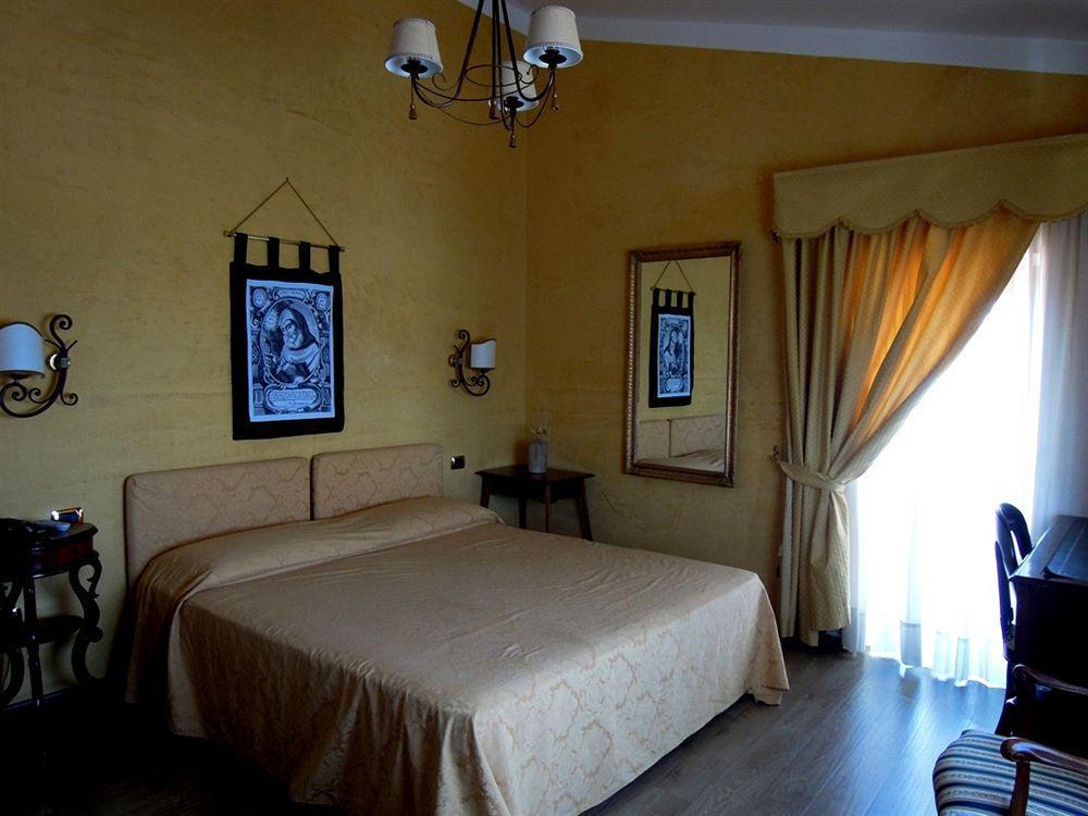 Hotel Sant'Agostino Paola Ngoại thất bức ảnh