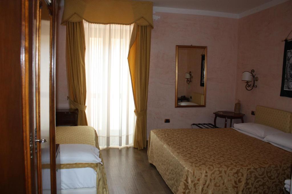 Hotel Sant'Agostino Paola Ngoại thất bức ảnh