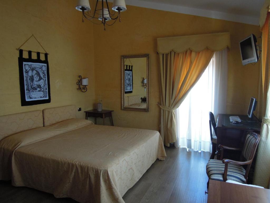 Hotel Sant'Agostino Paola Phòng bức ảnh