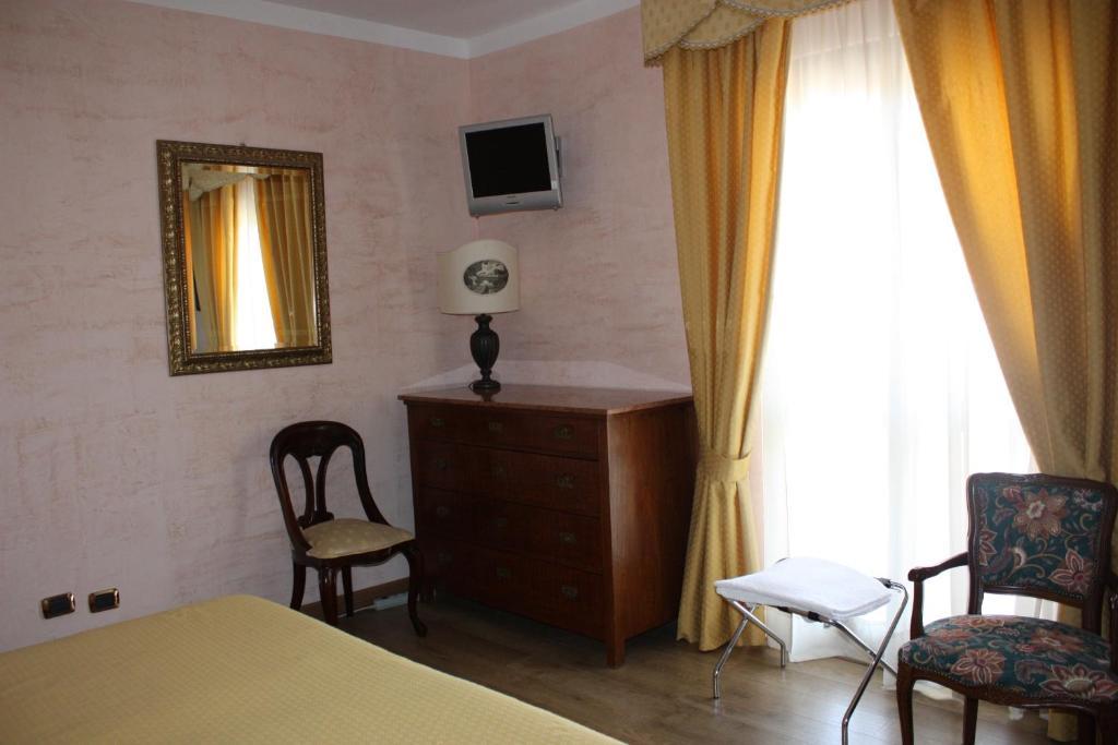 Hotel Sant'Agostino Paola Phòng bức ảnh
