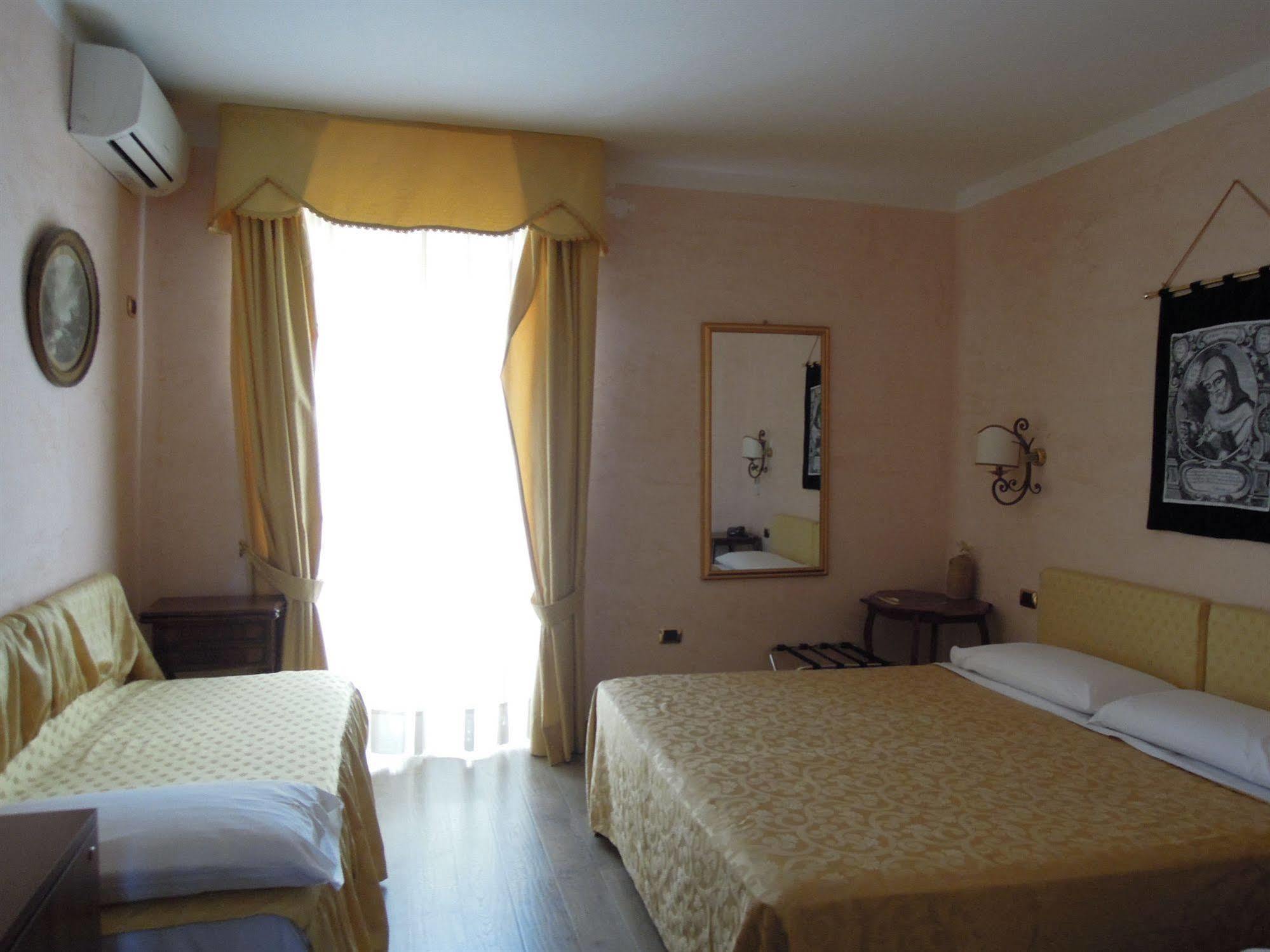 Hotel Sant'Agostino Paola Ngoại thất bức ảnh